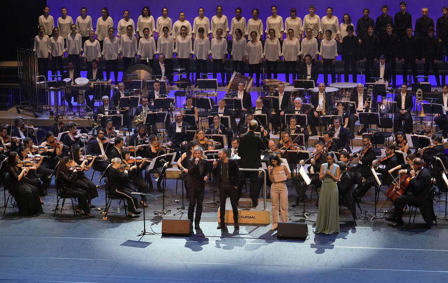 Éxito en una gala para celebrar las dos décadas de vida de los 'cubos'.