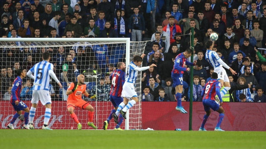 La Real Sociedad vence 4-1 al Eibar en el Reale Arena. 