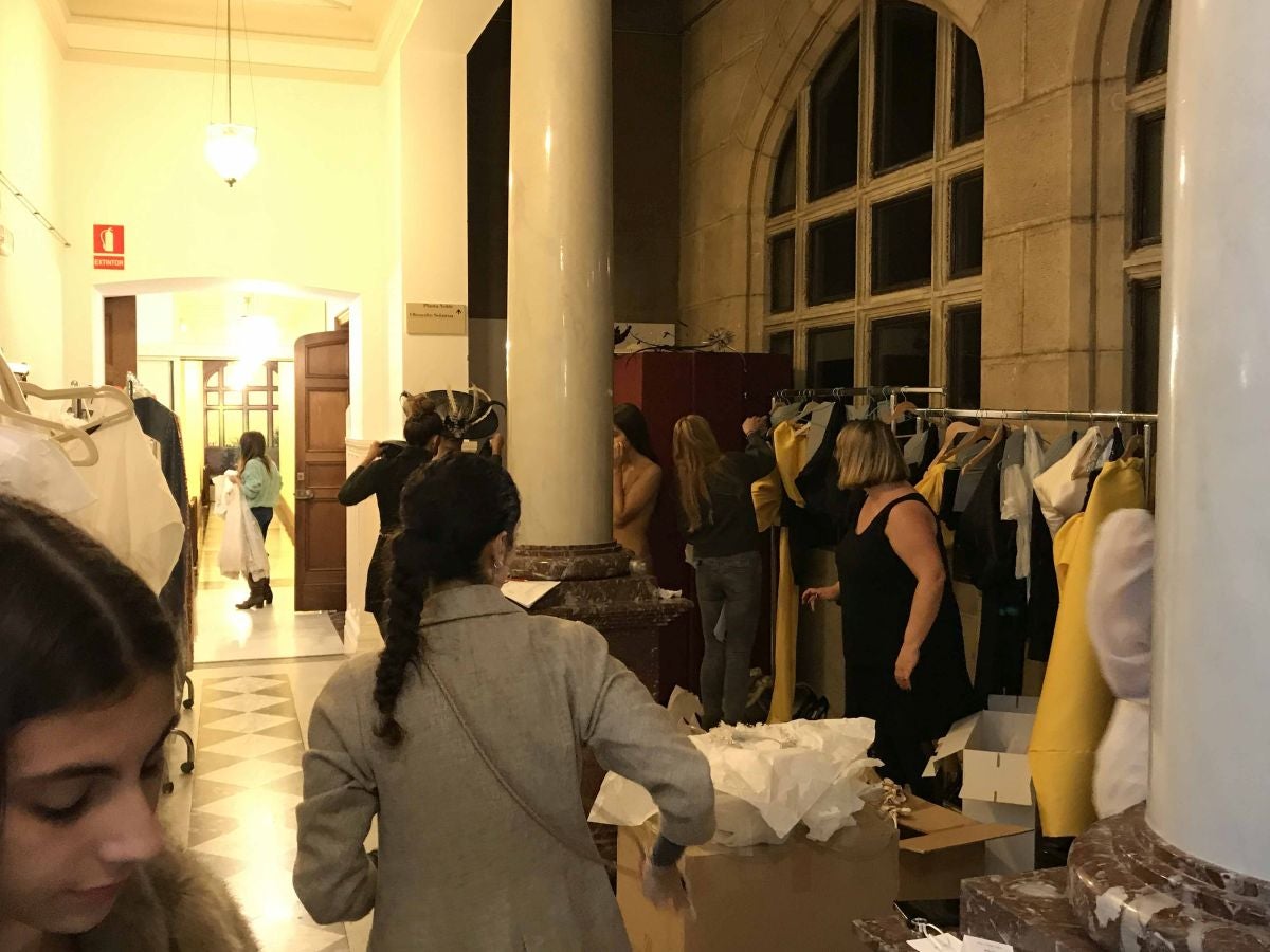 Nos colamos en Wed in San Sebastián para vivir los nervios, las pruebas de vestuario y los últimos retoques previos al evento presentación de la Feria hoy a partir de las 17:30 horas en el Palacio de Miramar