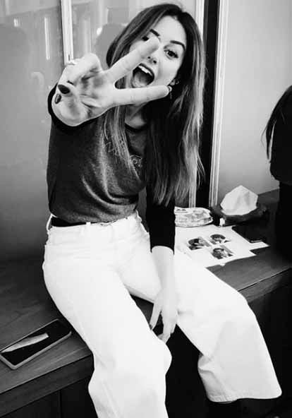 Conocemos el estilo de la actriz a través de sus looks 'street style' y fiesta