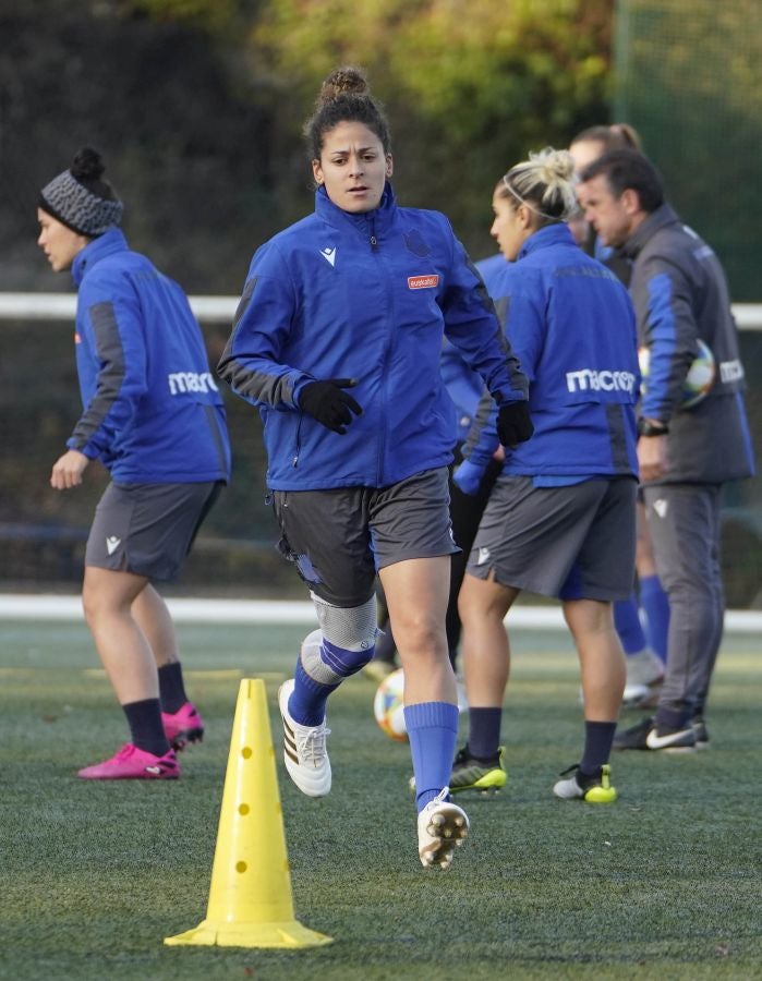Las jugadoras de la Real Sociedad han completado en Zubieta un entrenamiento en el que han saboreado el Tambor de Oro. 