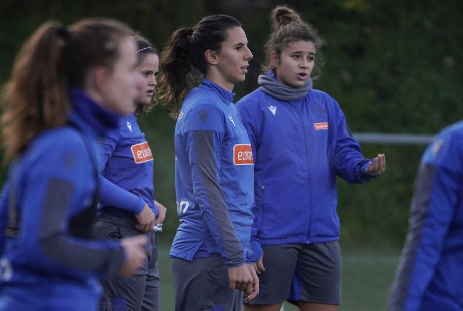Las jugadoras de la Real Sociedad han completado en Zubieta un entrenamiento en el que han saboreado el Tambor de Oro. 