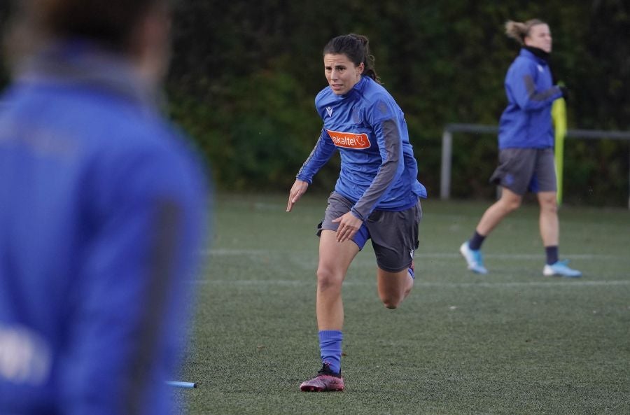 Las jugadoras de la Real Sociedad han completado en Zubieta un entrenamiento en el que han saboreado el Tambor de Oro. 