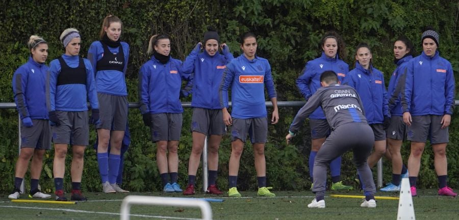 Las jugadoras de la Real Sociedad han completado en Zubieta un entrenamiento en el que han saboreado el Tambor de Oro. 
