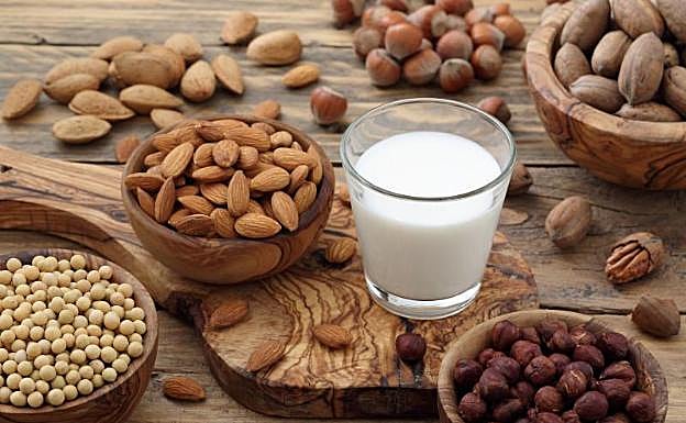 Los frutos secos se encuentran entre los alimentos recomendados en una dieta saludable.