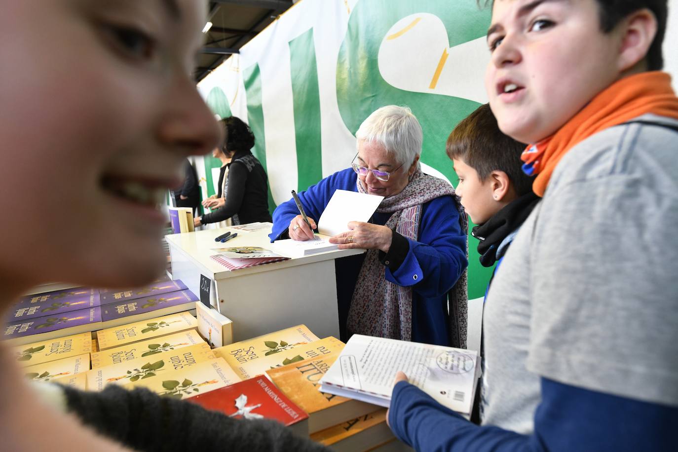 Fotos: Ikasleei zuzendutako jarduerekin hasi da 54. Durangoko Azoka