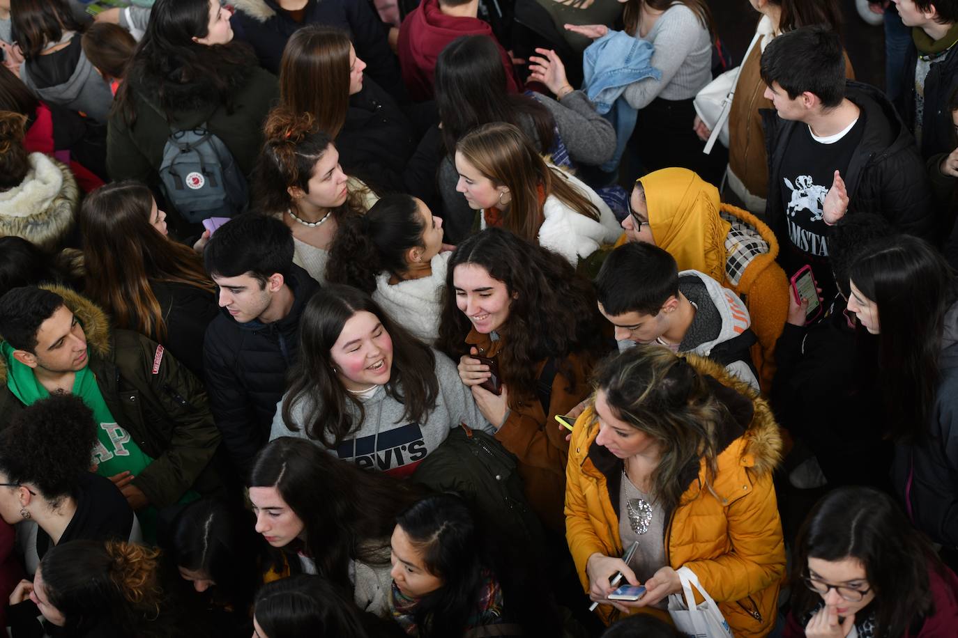 Fotos: Ikasleei zuzendutako jarduerekin hasi da 54. Durangoko Azoka