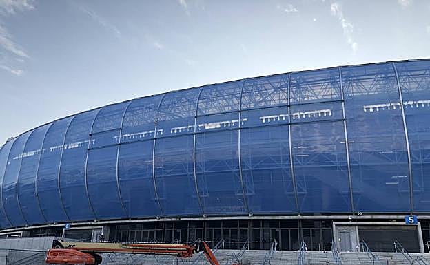 Exterior de la grada familiar con las fijaciones donde se instalará cartel el cartel de 'Reale Arena'