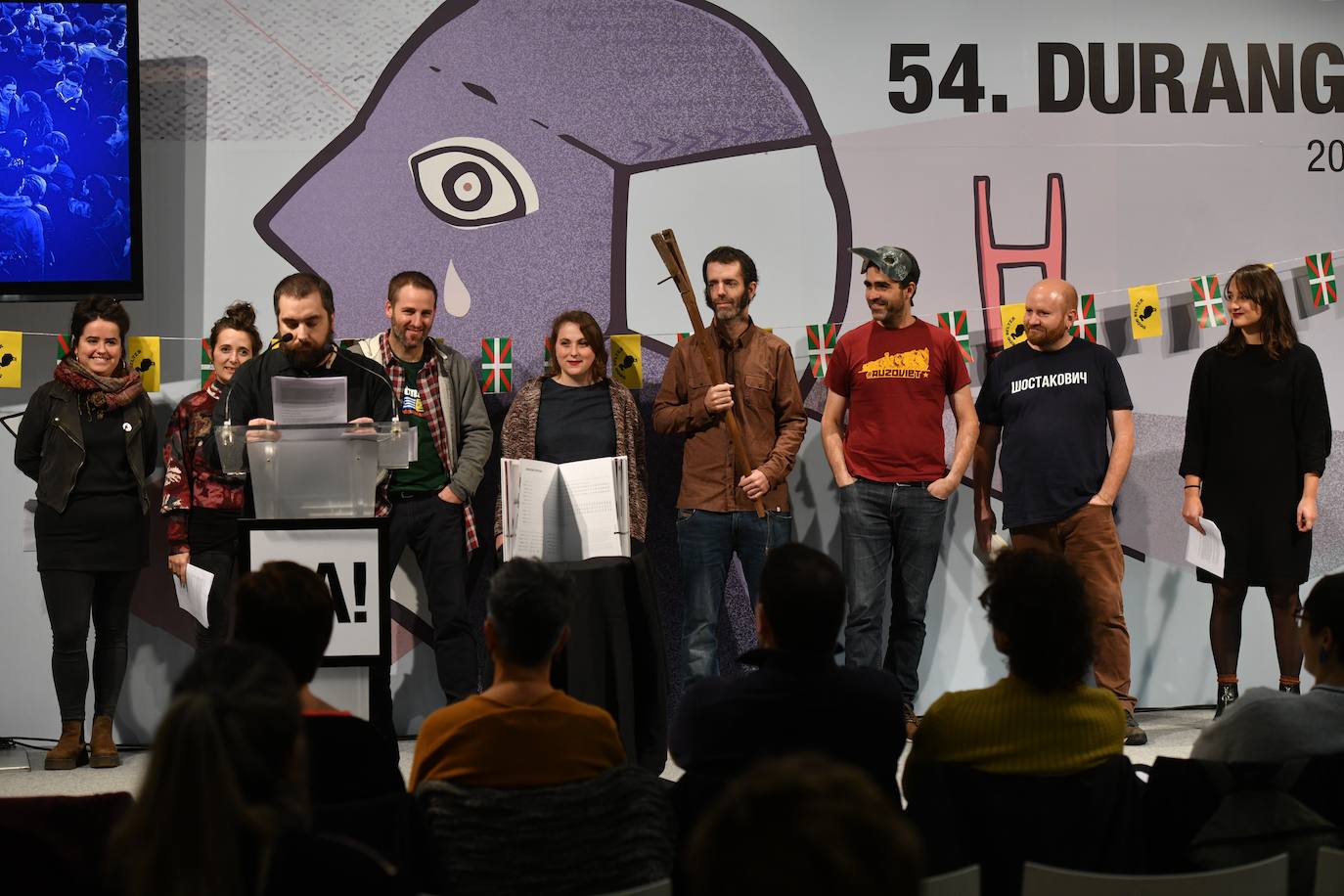 Fotos: Sormena bor-bor, Azokaren bigarren egunean