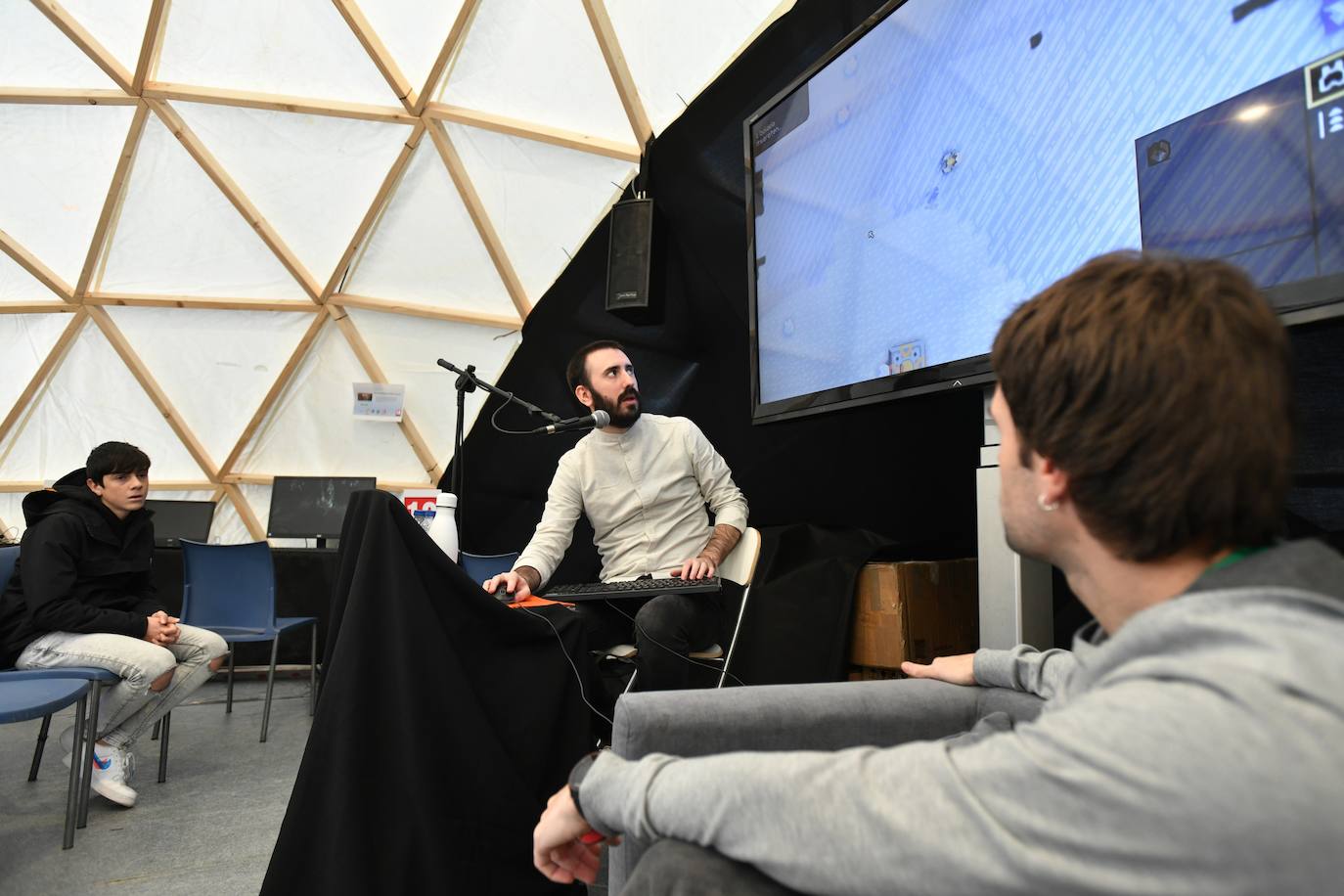 Fotos: Sormena bor-bor, Azokaren bigarren egunean