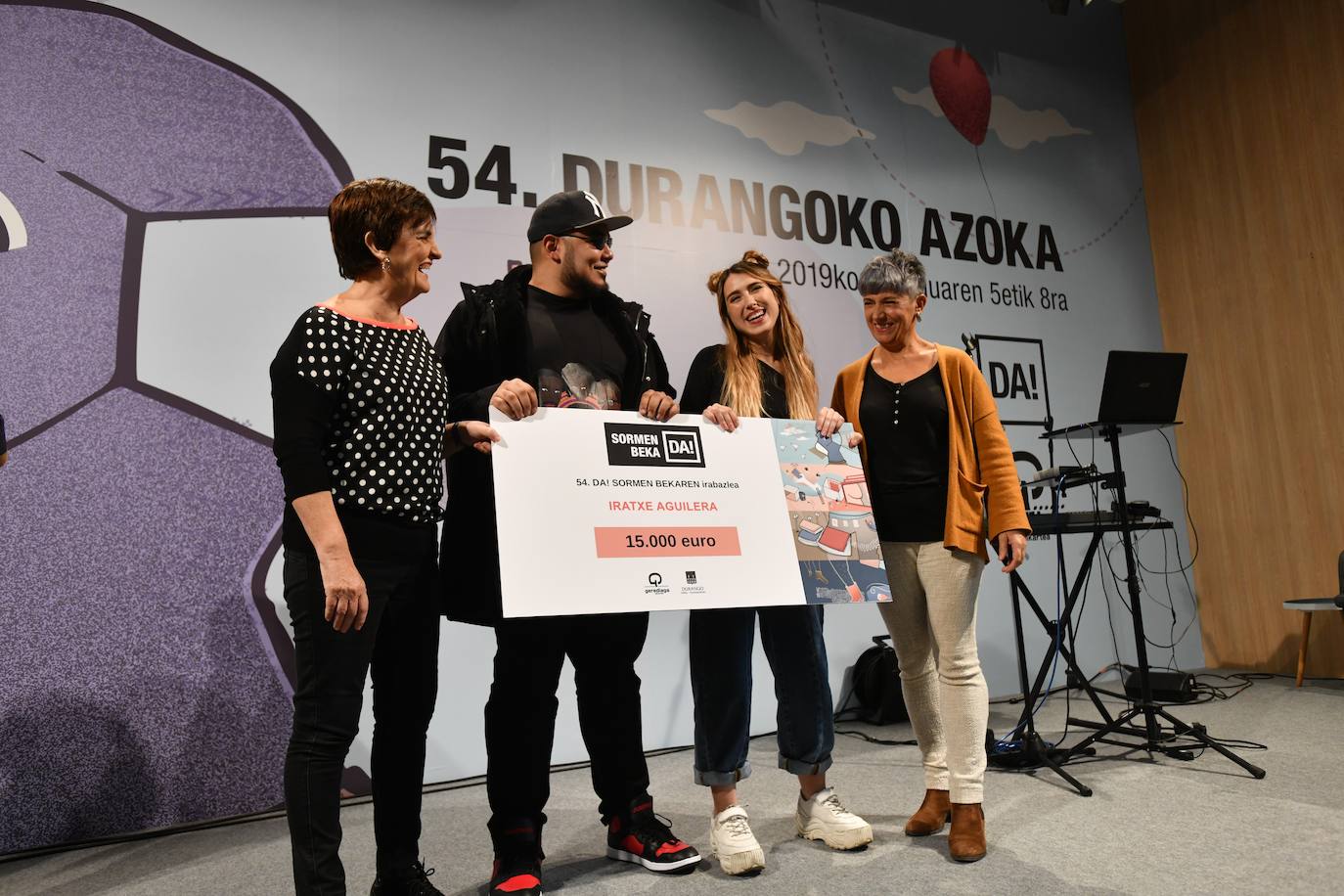 Fotos: Sormena bor-bor, Azokaren bigarren egunean