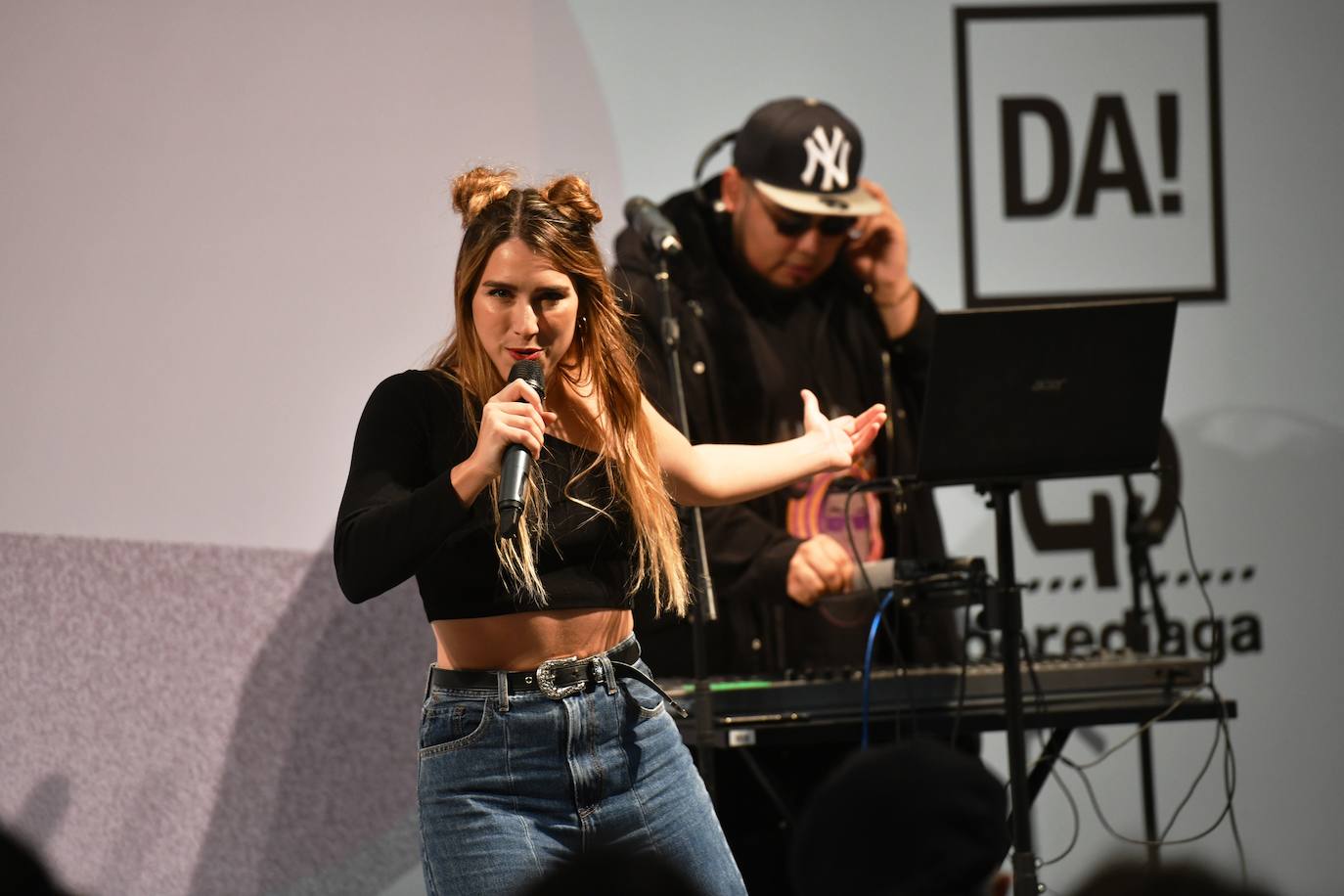 Fotos: Sormena bor-bor, Azokaren bigarren egunean