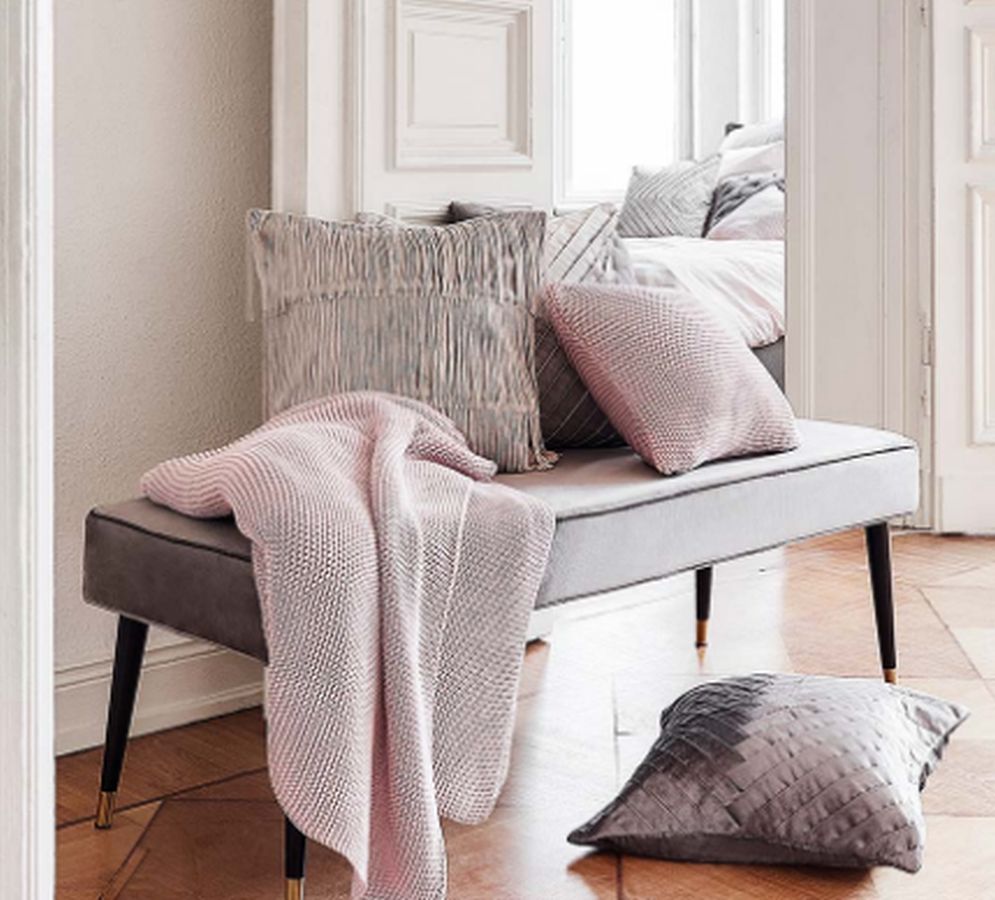 Los colores en tonos empolvados siguen siendo una de las apuestas más habituales por la dulzura y el romanticismo que transmiten