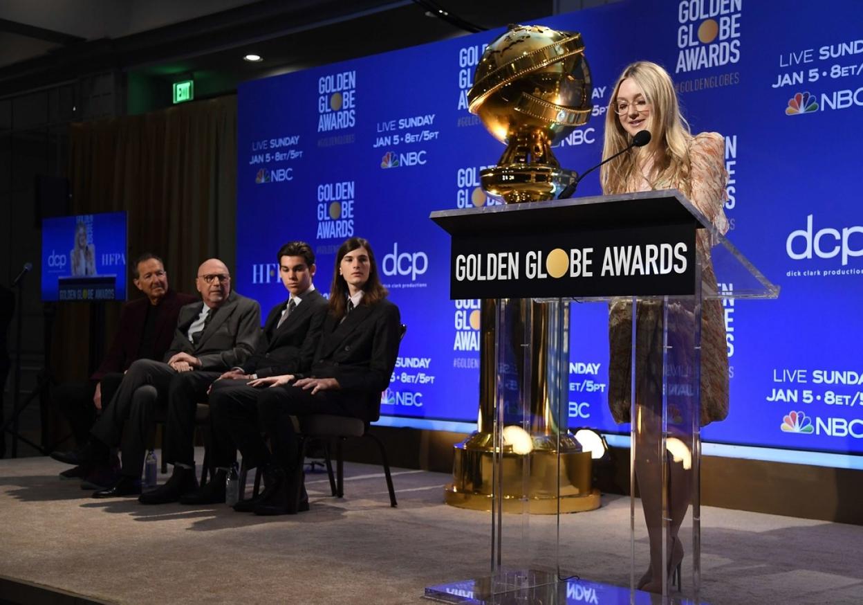 Dakota Fanning, en la lectura de las nominaciones a los Globos de Oro. 