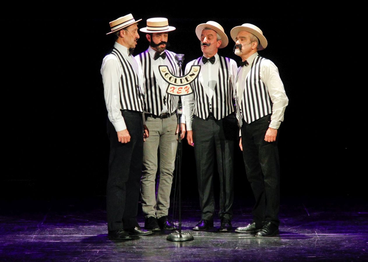 900 invitados asistieron a las Bodas de Plata de la televisión de Gipuzkoa donde las sorpresas, los momentos emotivos y los recuerdos inolvidables fueron protagonistas de 2 horas de evento y 21 destacados premiados entre los que destacaron La Oreja de Van Gogh, Álex Ubago, Ainhoa Arteta, Aizpea Goenaga, Bernardo Atxaga, Luis Arconada, Cayetano Martínez de Irujo, Juan Mari Arzak o Martín Berasategi