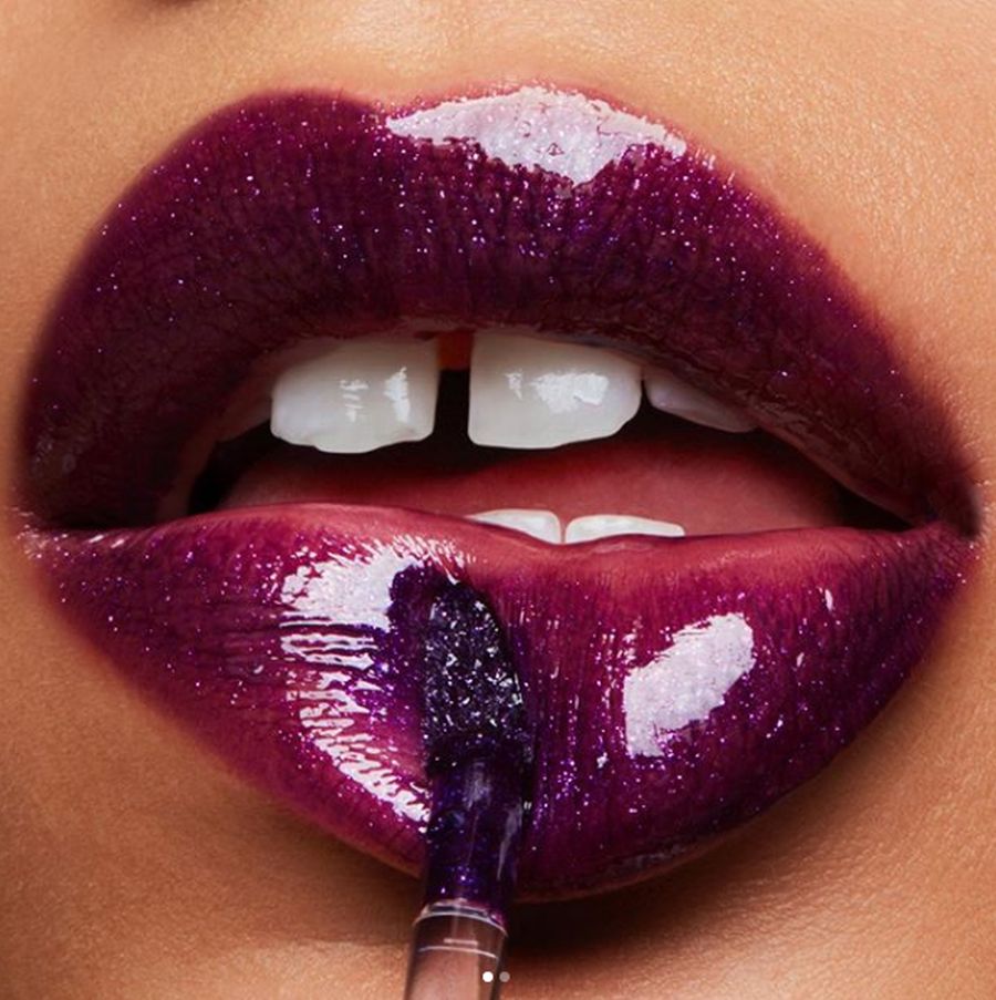 Mac apuesta por resaltar el labio con una amplia propuesta que incluye el 'gloss' en uno de los colores tendencia de la temporada: el morado