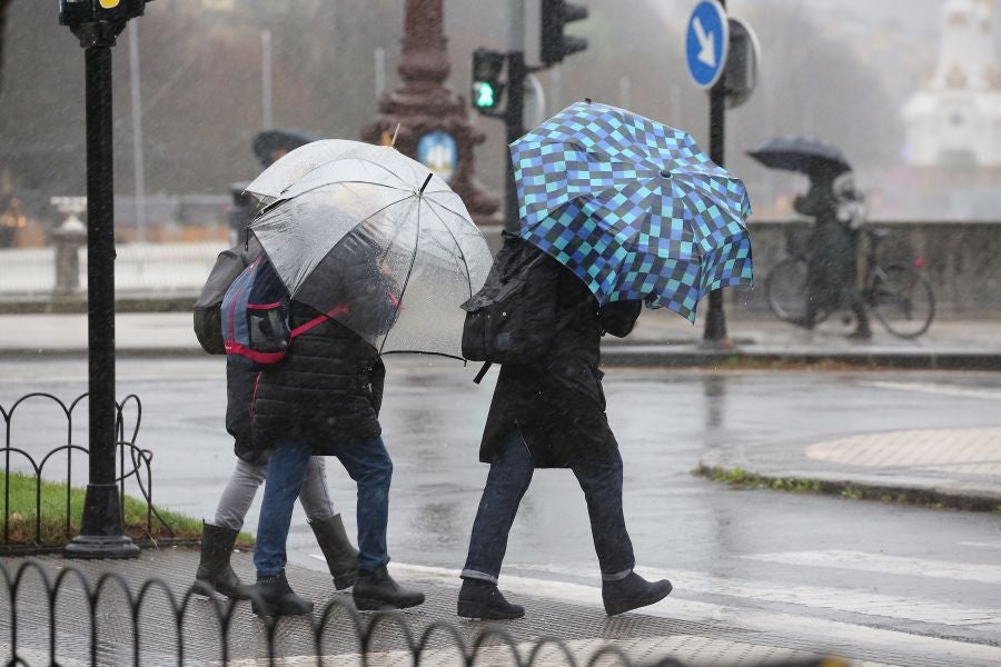Aemet eleva a alerta naranja el aviso por olas para las próximas horas, aunque lo peor llegará el viernes