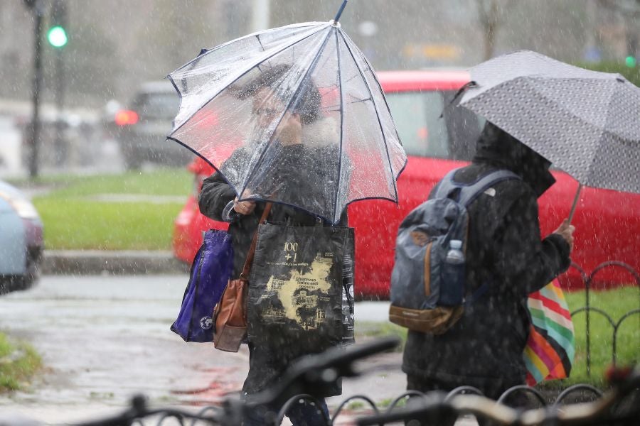 Aemet eleva a alerta naranja el aviso por olas para las próximas horas, aunque lo peor llegará el viernes
