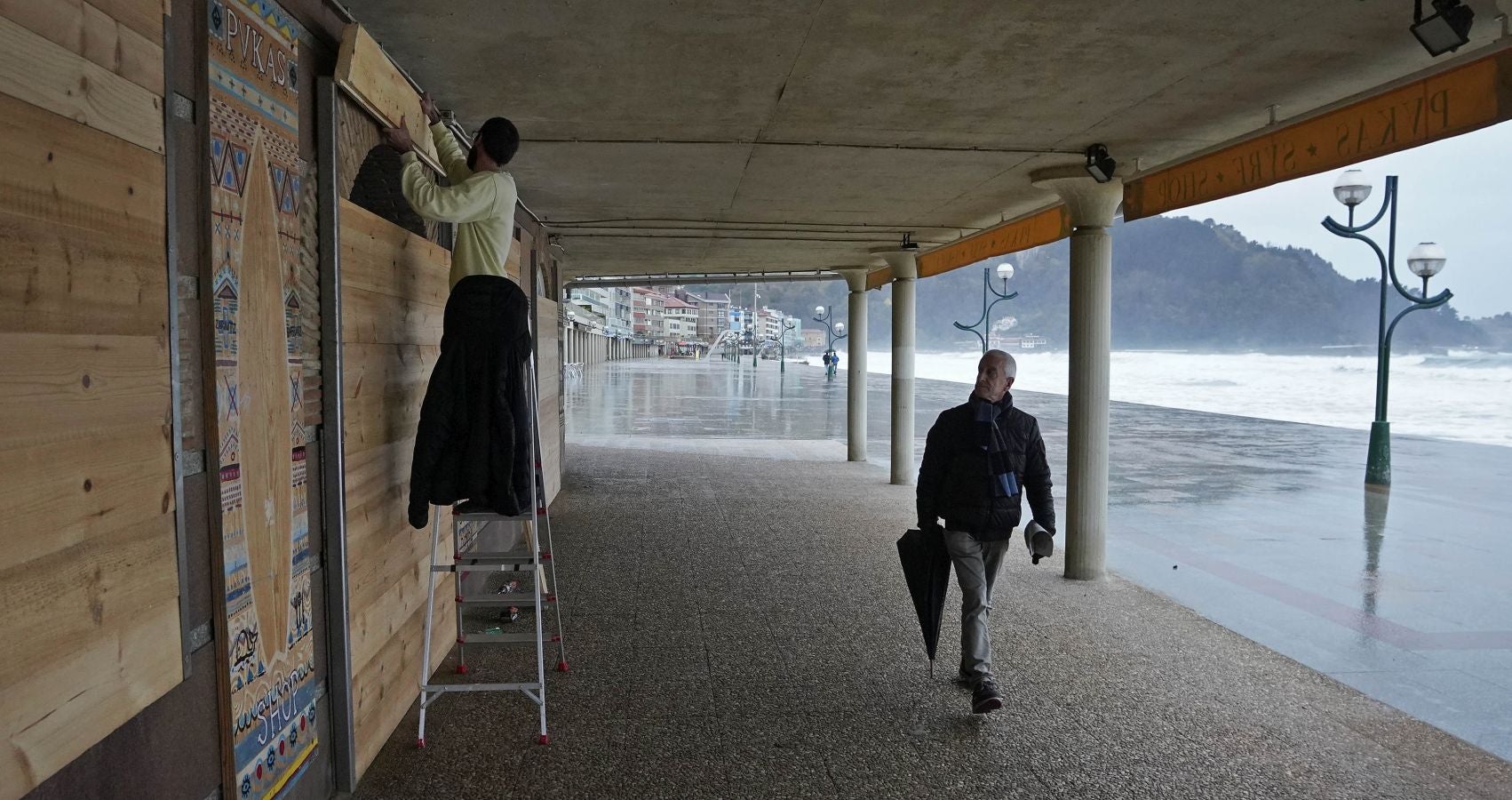 Olas de más de nueve metros ponen en jaque este viernes al litoral guipuzcoano
