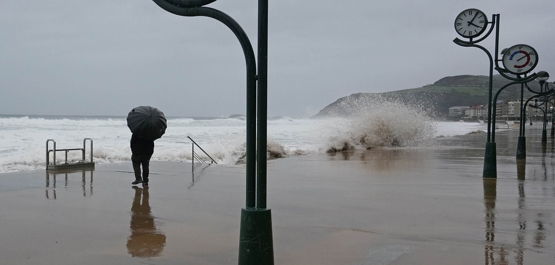 Olas de más de nueve metros ponen en jaque este viernes al litoral guipuzcoano