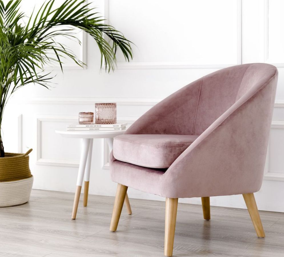 Las líneas curvas son delicadas y diferentes a lo que estamos habituados. Un pieza en nuestra casa la dotará de estilo