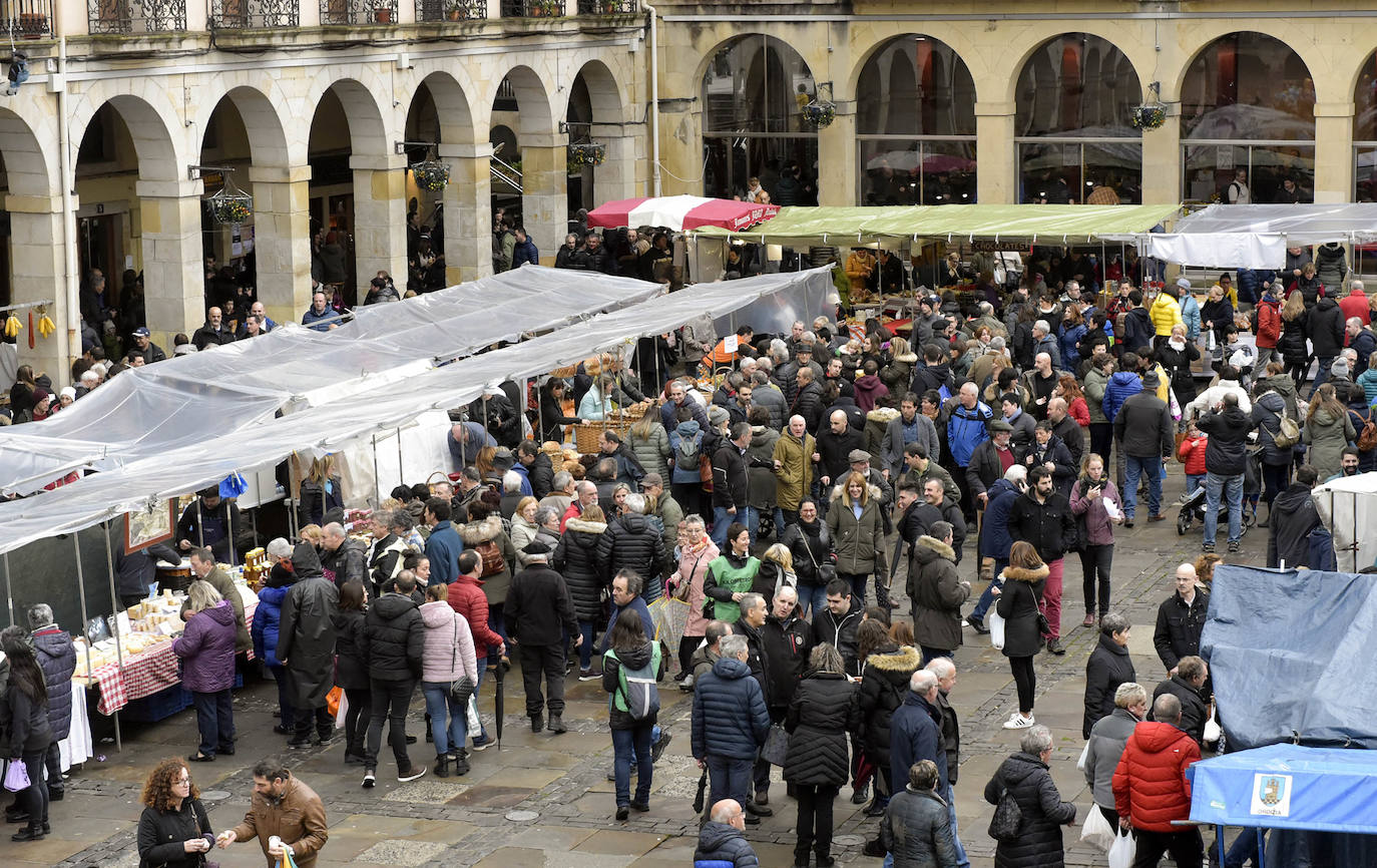 Fotos: Multitudinaria feria de Santa Lucía en Zumarraga y Urretxu