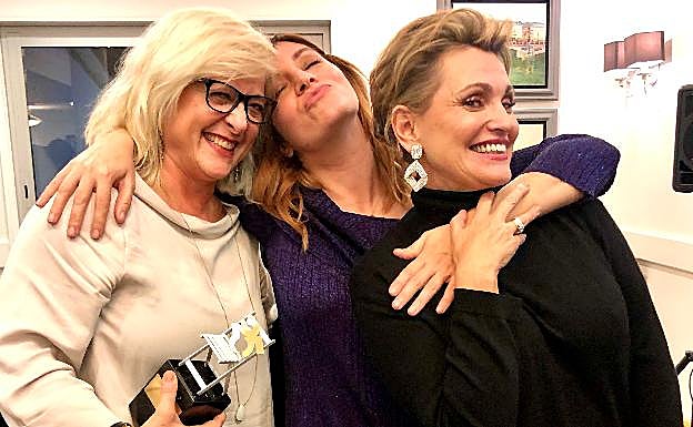 Aizpea Goenaga, Leire Martínez y Ainhoa Arteta en El Mirador de Ulía. 