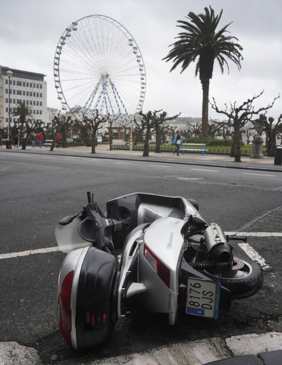 Las rachas de viento alcanzan los 135 km/ h y provocan numerosas incidencias