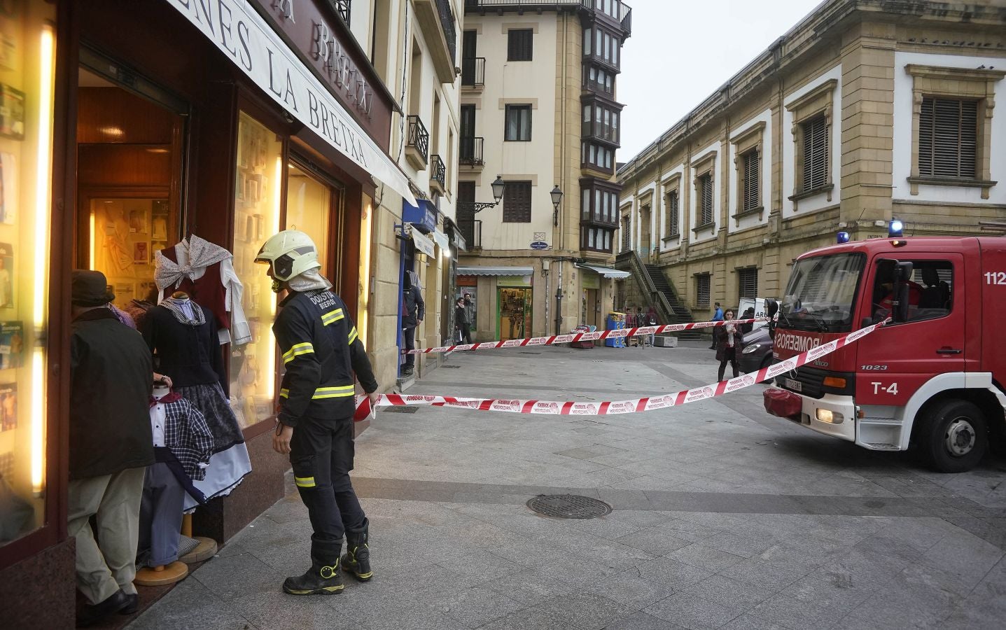 Las rachas de viento alcanzan los 135 km/ h y provocan numerosas incidencias