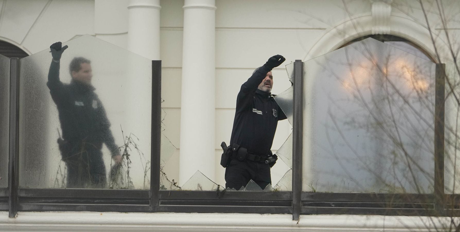 Las rachas de viento alcanzan los 135 km/ h y provocan numerosas incidencias