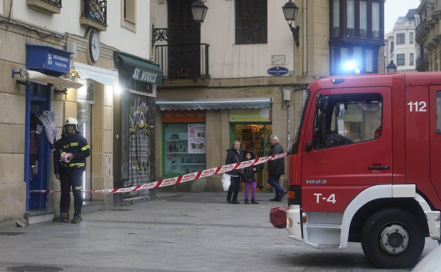 Las rachas de viento alcanzan los 135 km/ h y provocan numerosas incidencias