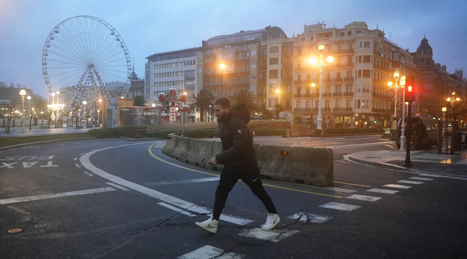 Las rachas de viento alcanzan los 135 km/ h y provocan numerosas incidencias