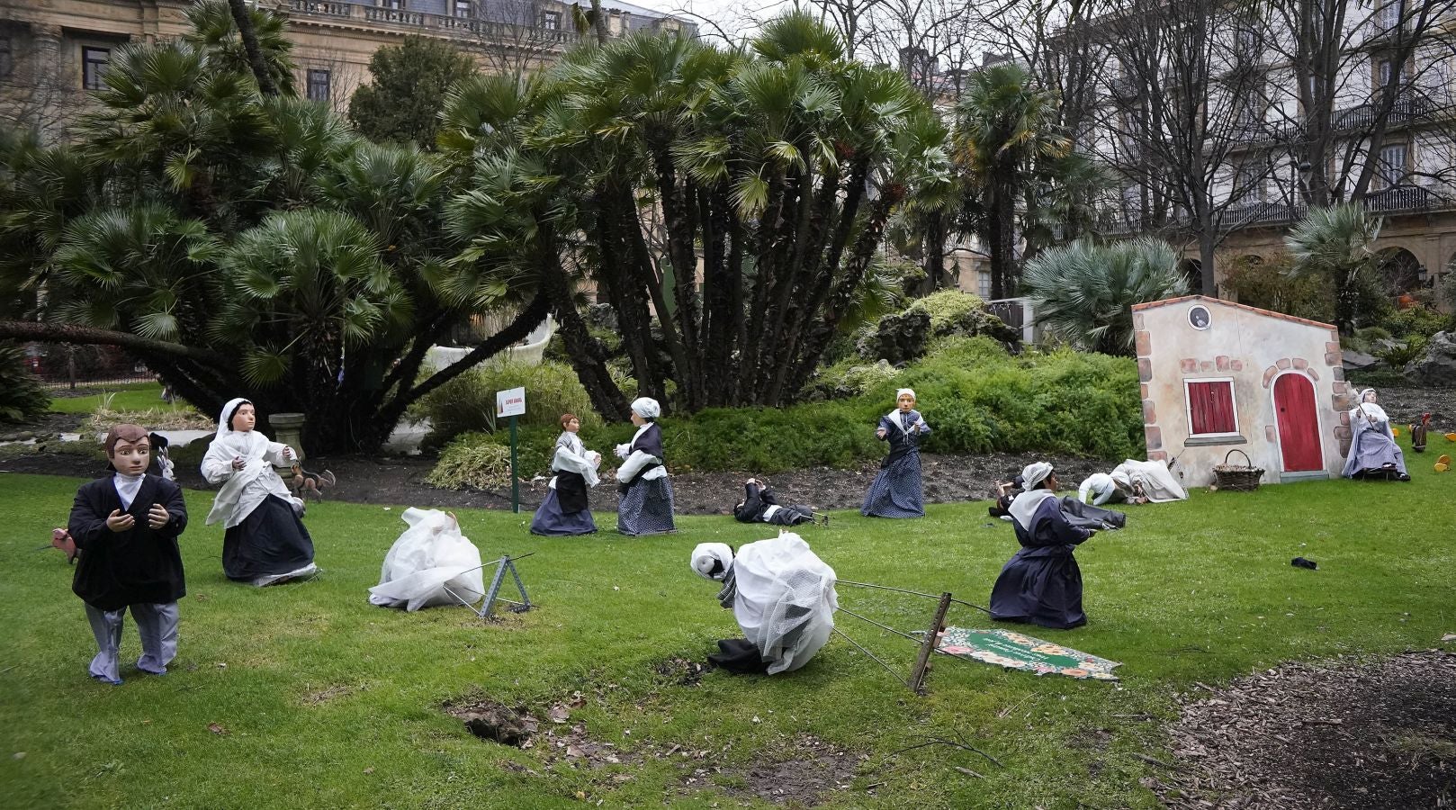 Las rachas de viento alcanzan los 135 km/ h y provocan numerosas incidencias