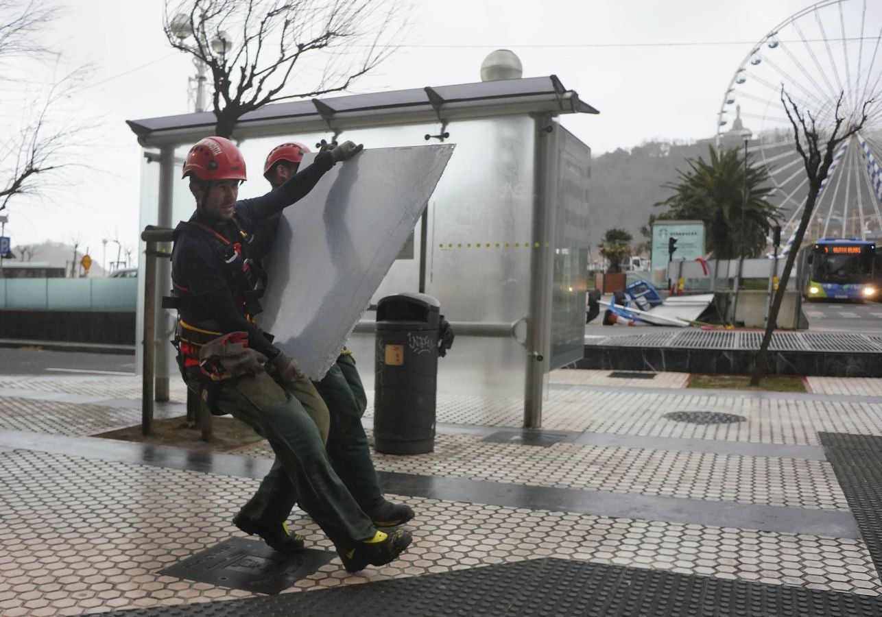 Las rachas de viento alcanzan los 135 km/ h y provocan numerosas incidencias