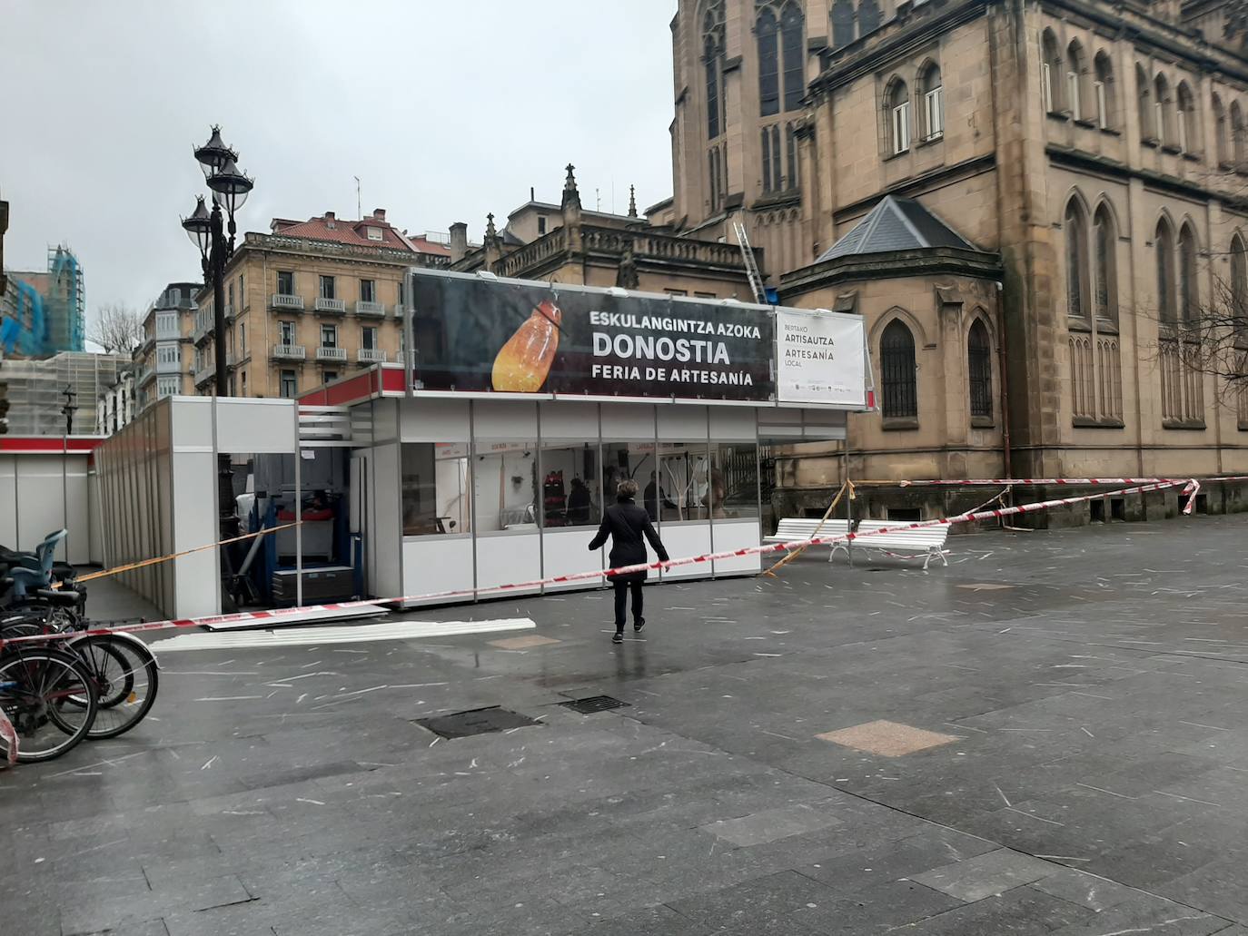 Las rachas de viento alcanzan los 135 km/ h y provocan numerosas incidencias