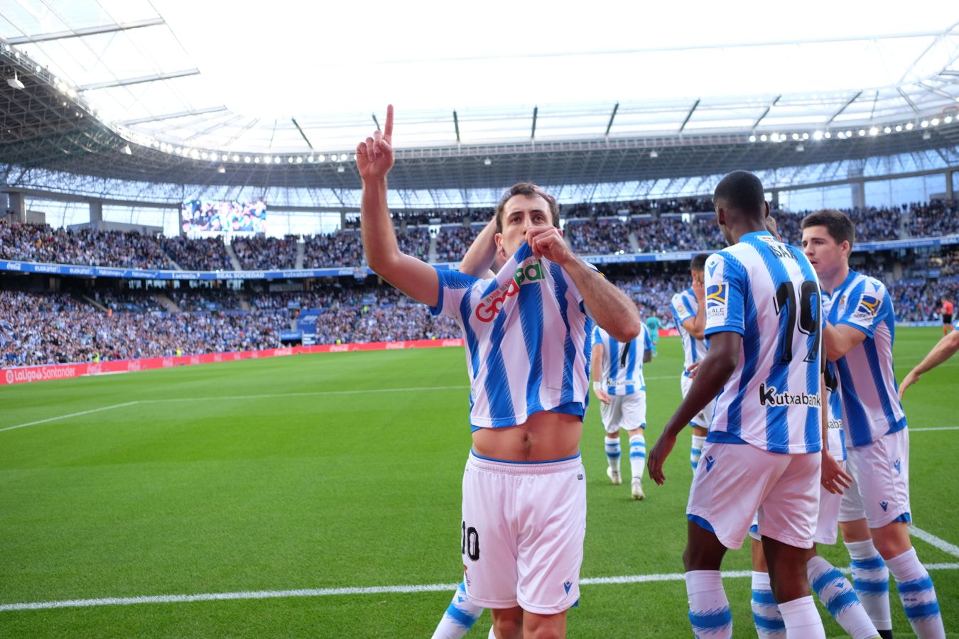 La Real Sociedad y el FC Barcelona han empatado a dos en el Reale Arena. 
