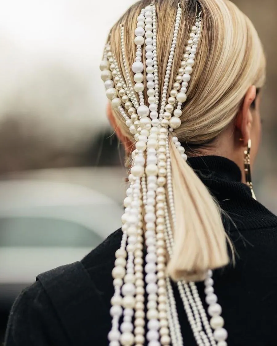 8 ideas de peinados con perlas que te van a enamorar  Glamour