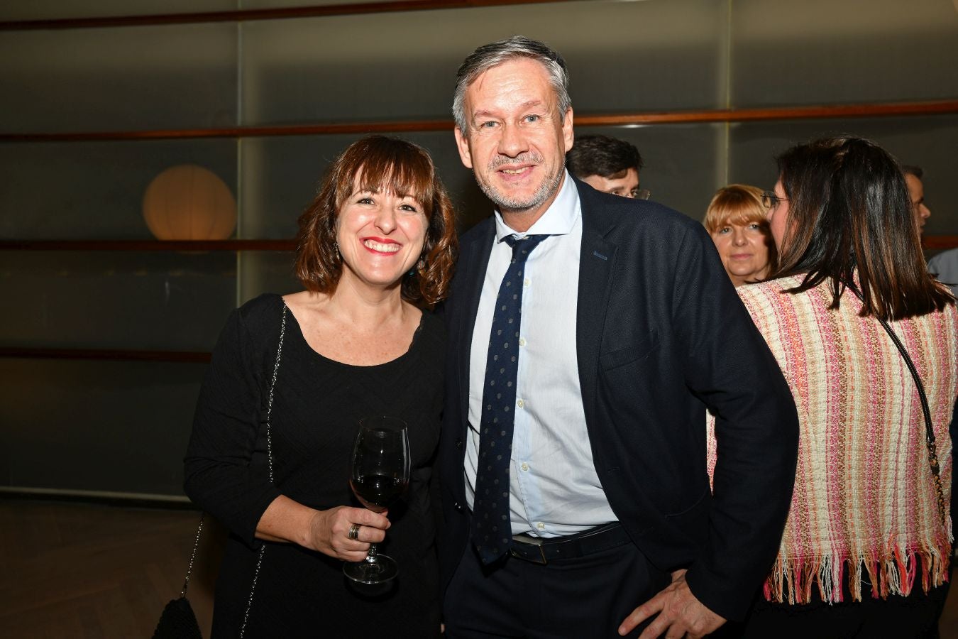 Invitados del mundo de la política, deportistas, comunicadores, patrocinadores y colaboradores posan en el photocall previo al Concierto de Navidad y en el cóctel posterior al evento