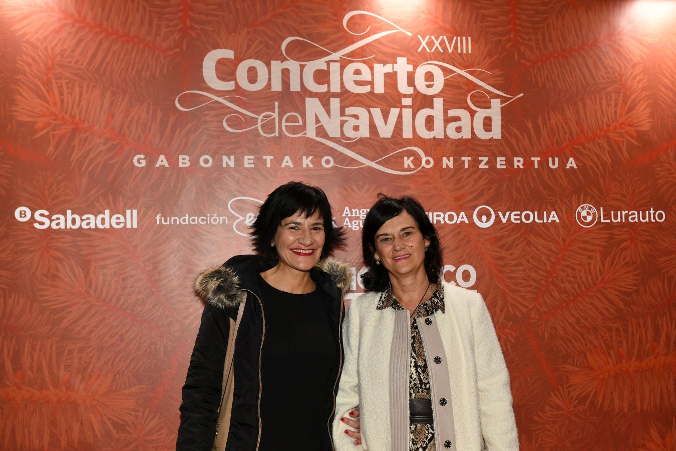 Invitados del mundo de la política, deportistas, comunicadores, patrocinadores y colaboradores posan en el photocall previo al Concierto de Navidad y en el cóctel posterior al evento
