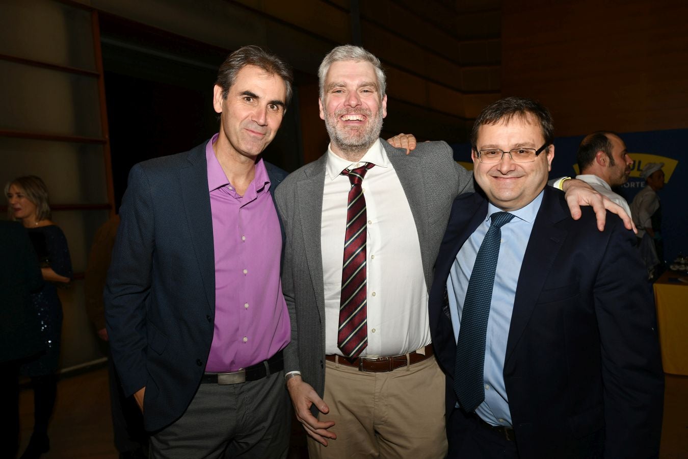 Invitados del mundo de la política, deportistas, comunicadores, patrocinadores y colaboradores posan en el photocall previo al Concierto de Navidad y en el cóctel posterior al evento