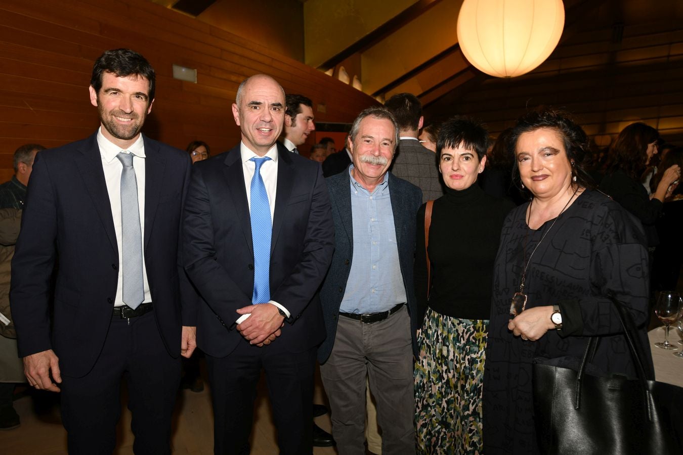Invitados del mundo de la política, deportistas, comunicadores, patrocinadores y colaboradores posan en el photocall previo al Concierto de Navidad y en el cóctel posterior al evento