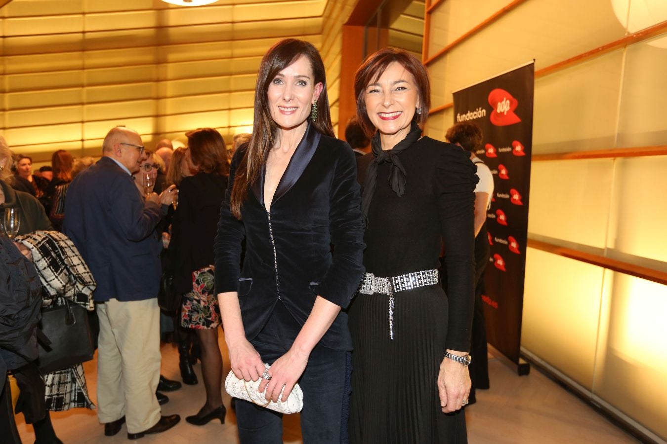 Invitados del mundo de la política, deportistas, comunicadores, patrocinadores y colaboradores posan en el photocall previo al Concierto de Navidad y en el cóctel posterior al evento