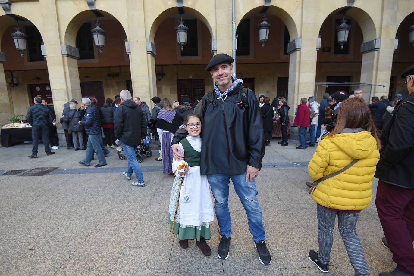 Ambiente festivo en Donostia desde bien temprano. 