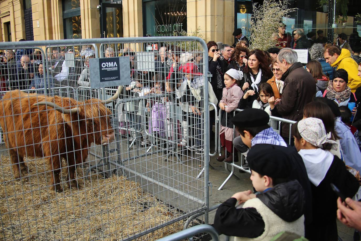Ambiente festivo en Donostia desde bien temprano. 