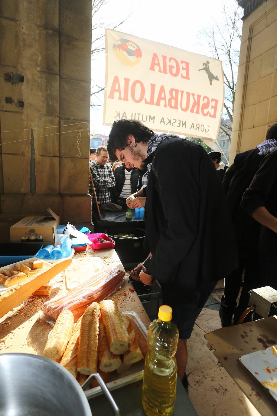 Ambiente festivo en Donostia desde bien temprano. 