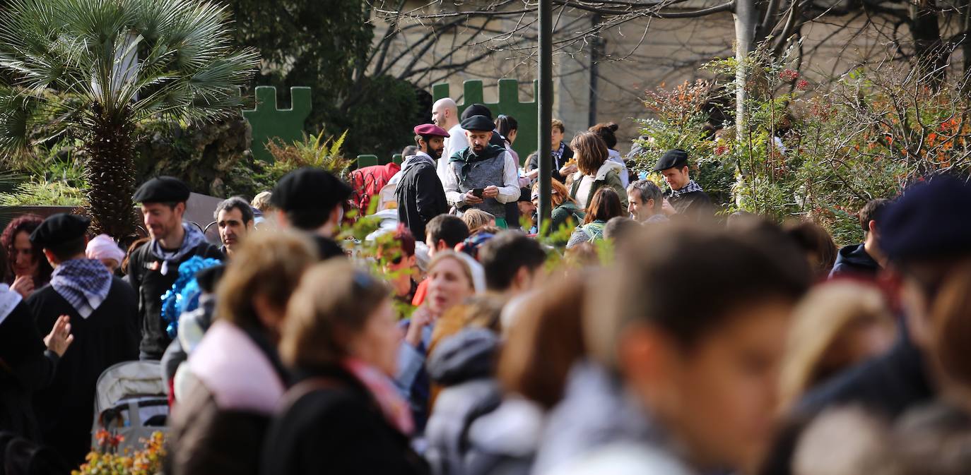 Ambiente festivo en Donostia desde bien temprano. 