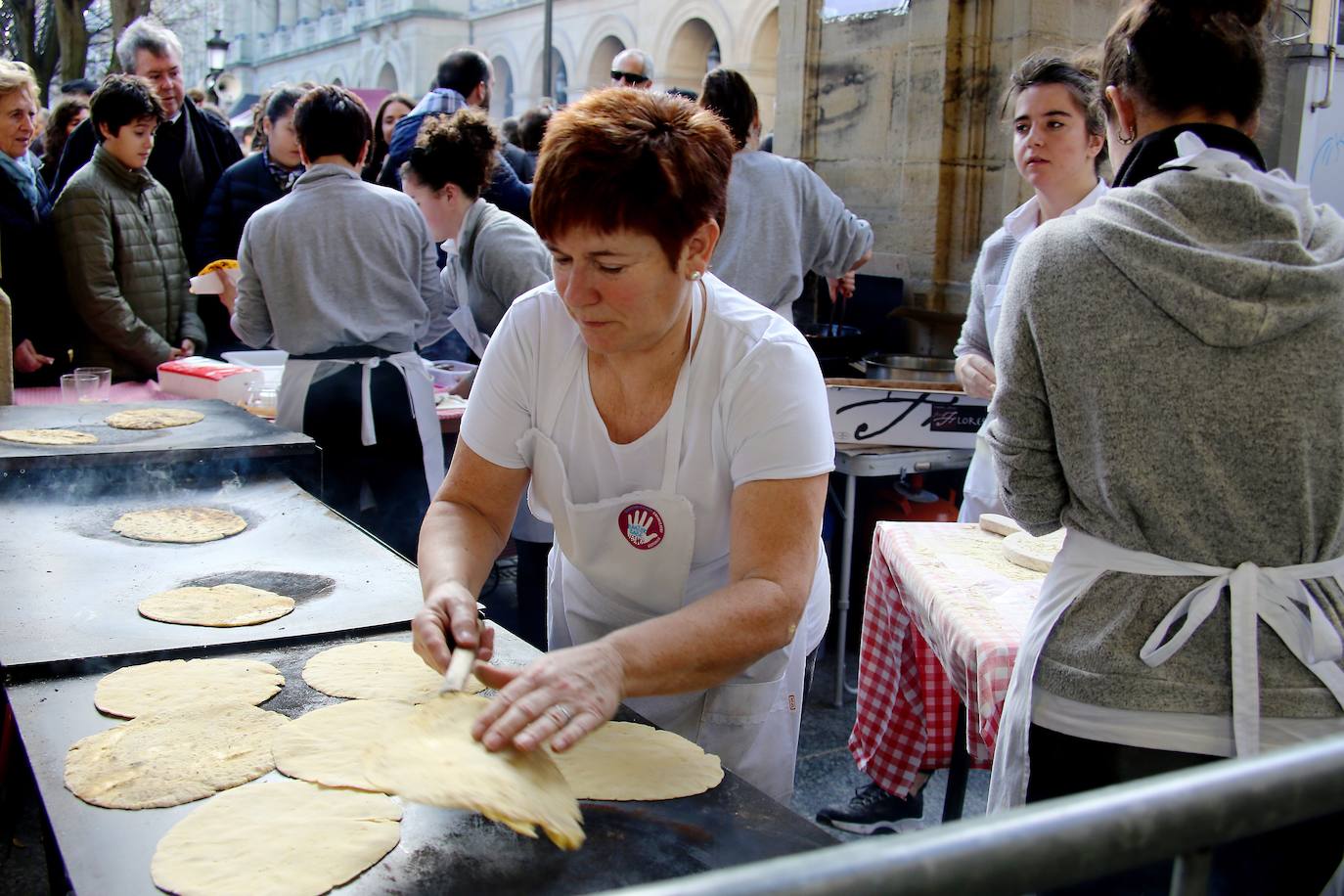 Ambiente festivo en Donostia desde bien temprano. 