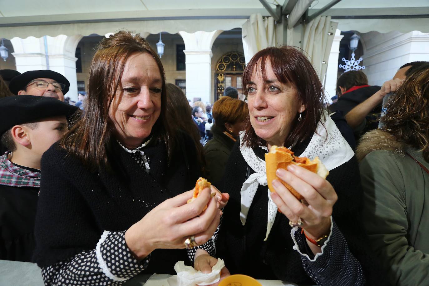Ambiente festivo en Donostia desde bien temprano. 