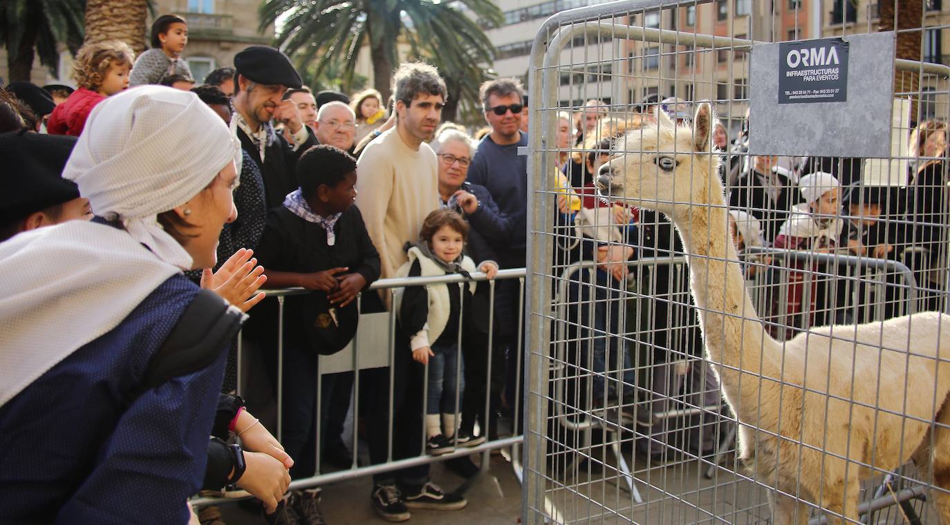 Ambiente festivo en Donostia desde bien temprano. 