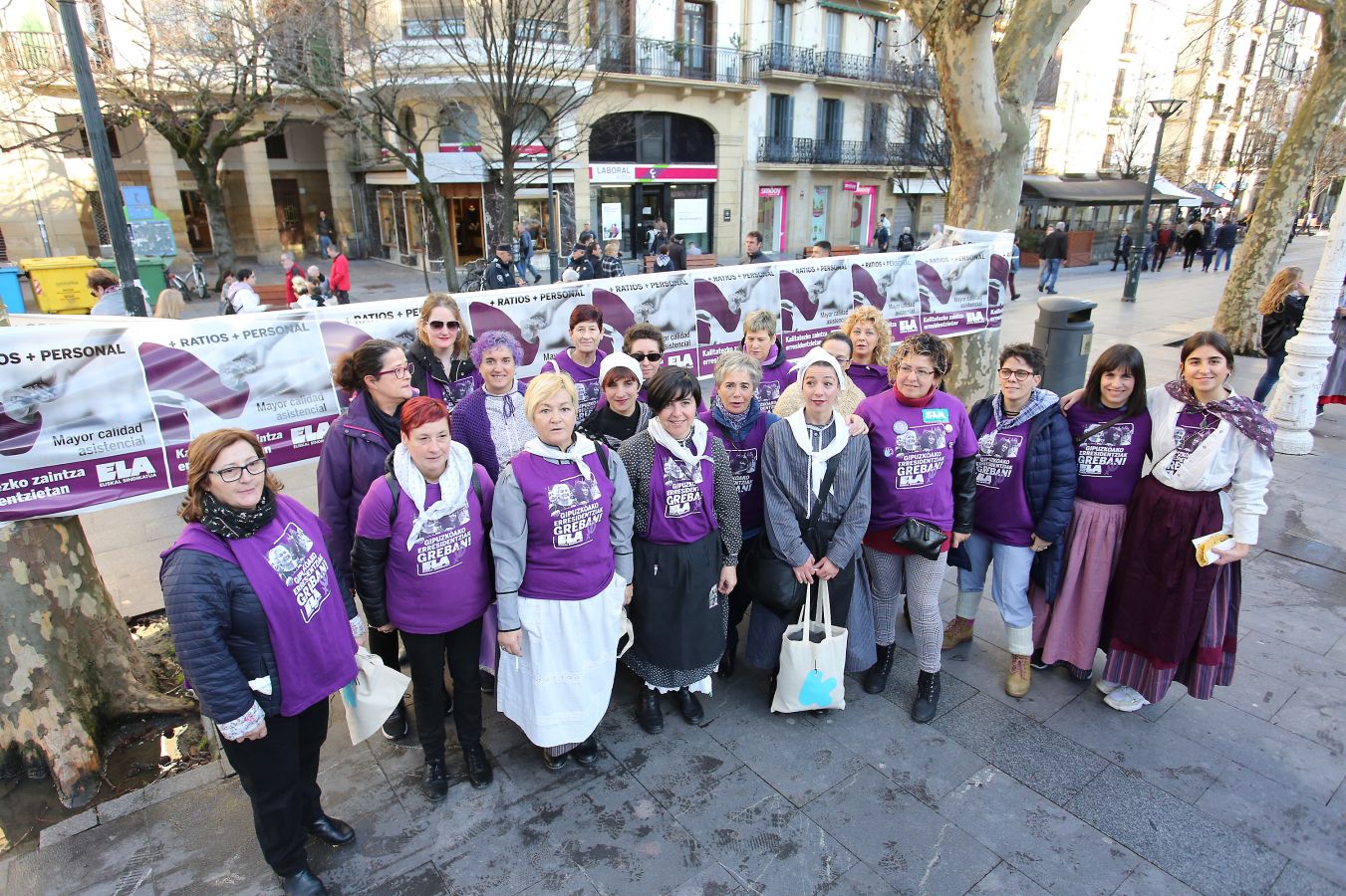 Ambiente festivo en Donostia desde bien temprano. 